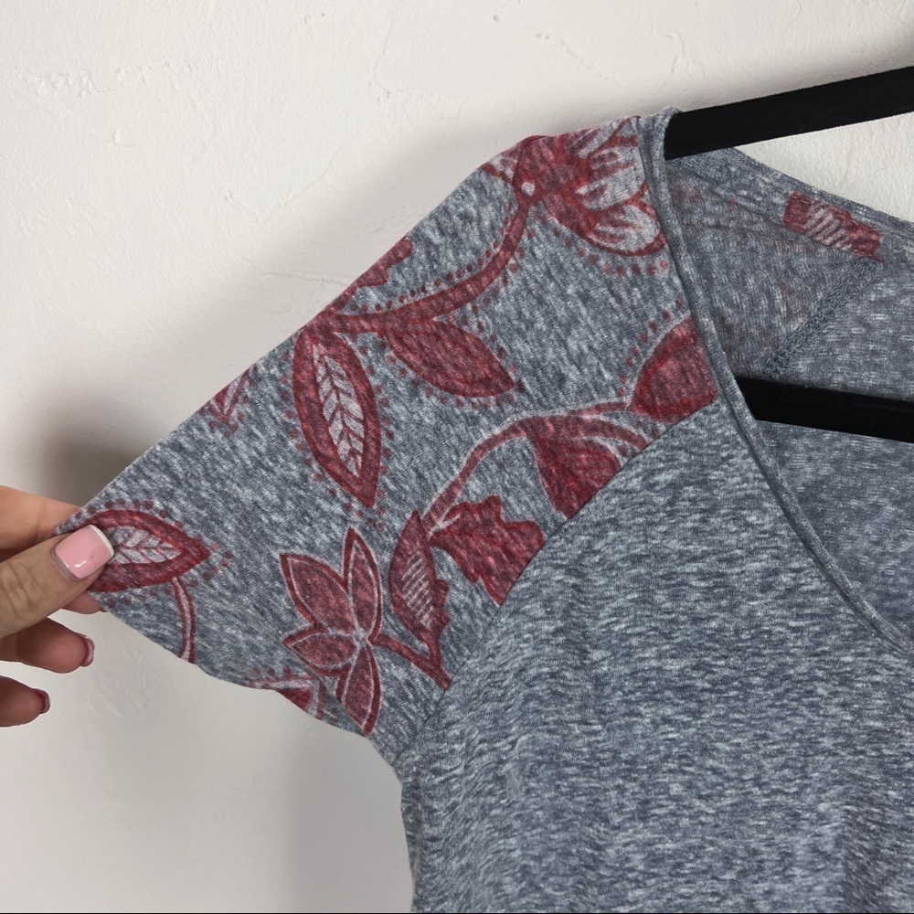 Cape Juby grey floral rounded neck tee shirt pocket tee - Picture 3 of 7